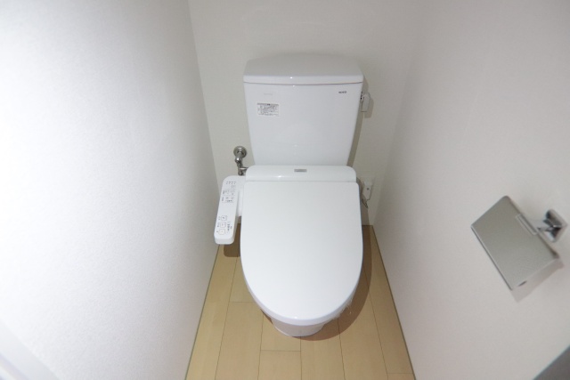 トイレ　※別室の参考写真の為、現況優先です。