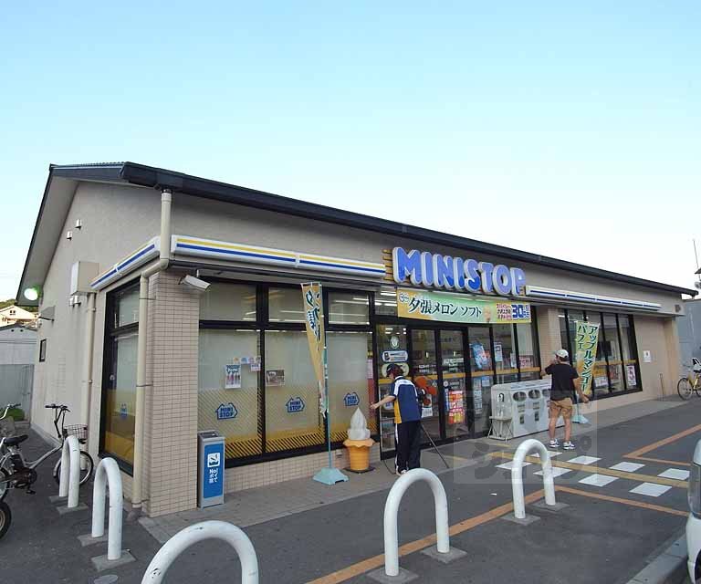 コンビニ　ミニストップ京都静市店（コンビニ）まで200m