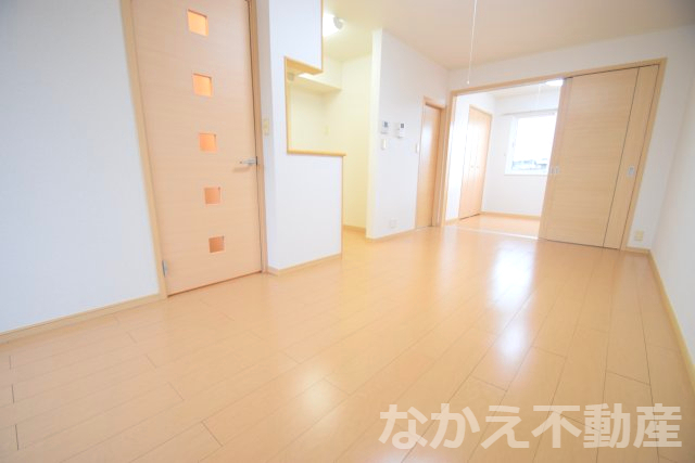 居室・リビング　こちらの居間で趣味の時間をお楽しみください