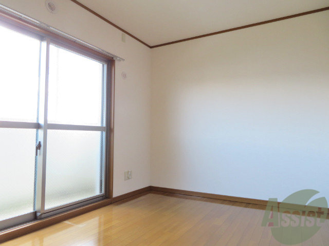 その他部屋・スペース　６帖の洋室です。広々として、きれいですね。