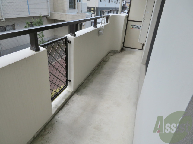 バルコニー　洗濯物を干すスペースが確保されていました。