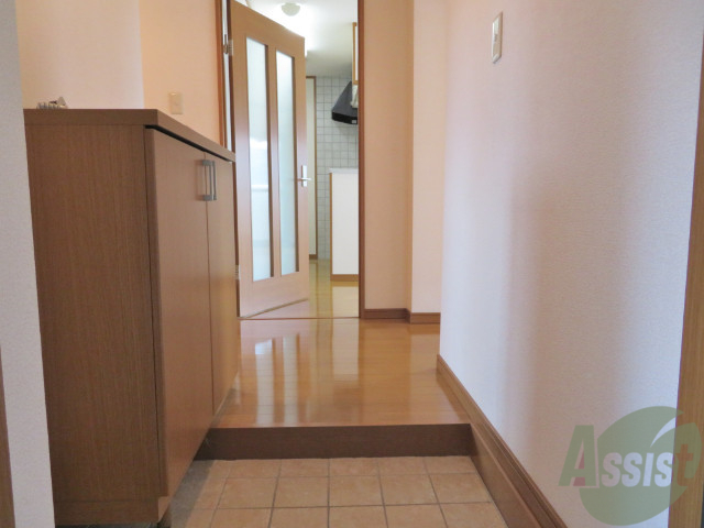 玄関　玄関の様子です。明るい印象ですね。気分もあがりそう。