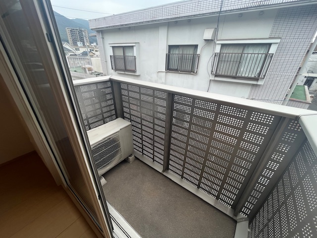 バルコニー　バルコニーもしっかりついてます