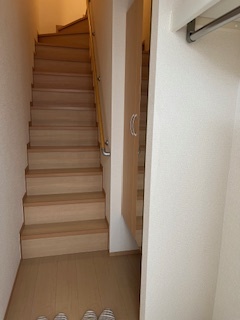 玄関　コート掛けも付いてます！