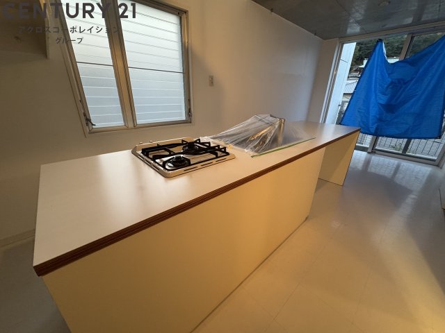 キッチン　ガスコンロ付！調理ス    広々としてます！