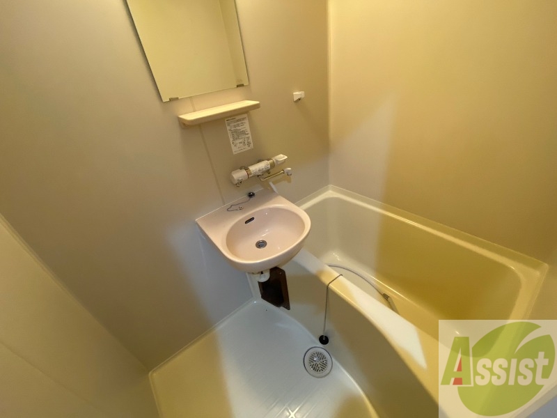 バス・シャワールーム　浴槽です。ゆっくりお風呂につかるのも体に良いですね～