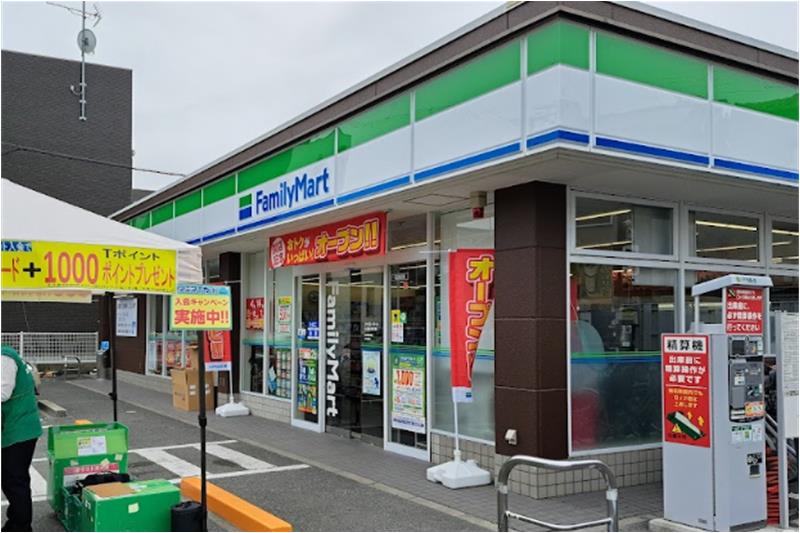 コンビニ　ファミリーマート 八尾南本町店（コンビニ）まで327m