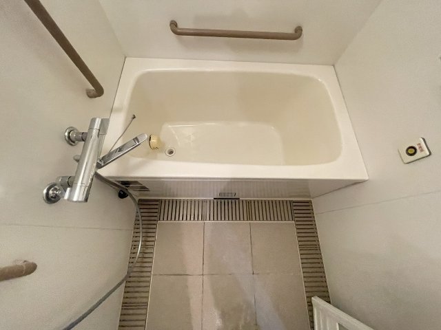 バス・シャワールーム　コンパクトで使いやすいお風呂です