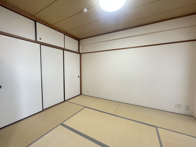 その他部屋・スペース　広くて明るい寝室