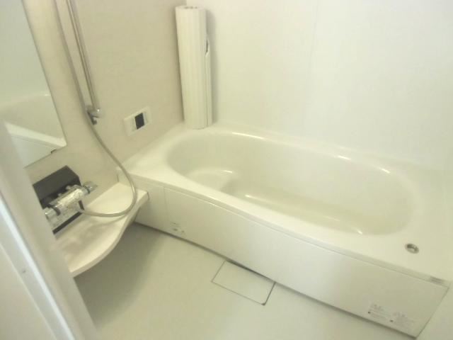 バス・シャワールーム　追炊き付きの１坪お風呂