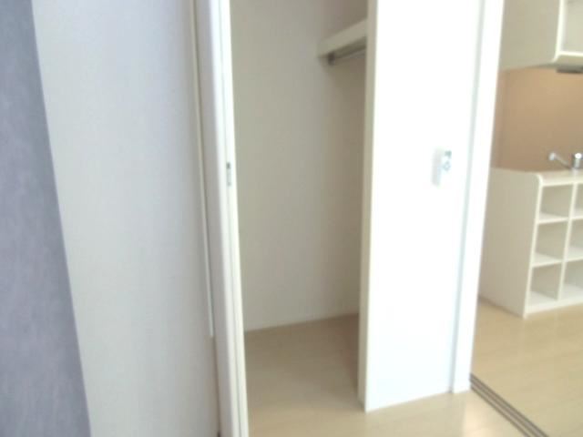 収納　広めのクローゼットです。