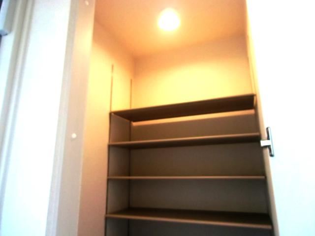 玄関　玄関には大きめのシューズクローゼット