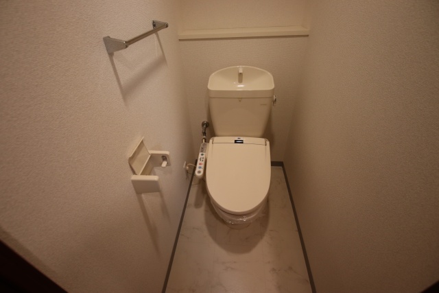 トイレ　※別室の参考写真の為、現況優先です。