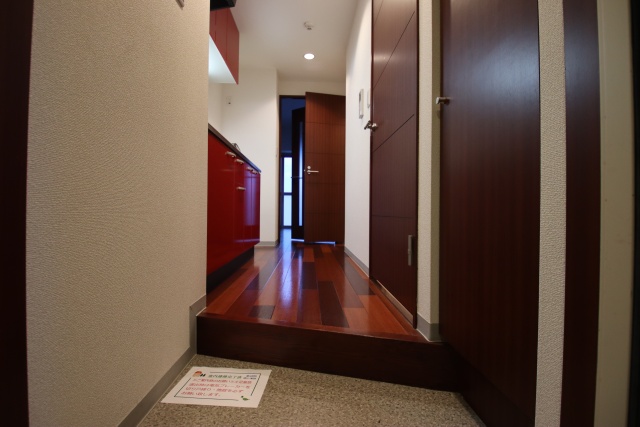 玄関　※別室の参考写真の為、現況優先です。