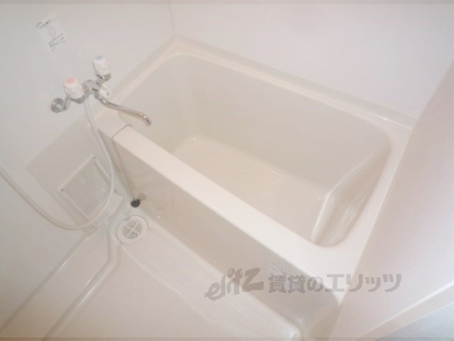 バス・シャワールーム　シャワーが手前側にあります。