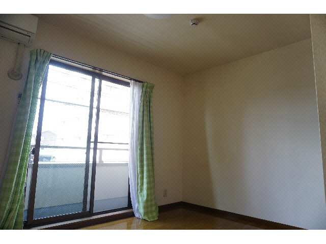 居室・リビング　日差しが差し込みます