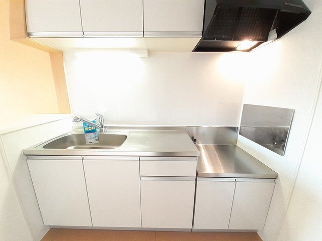 キッチン　コンパクトなキッチンで掃除もラクラク