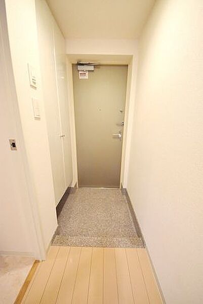 玄関　※別部屋の参考写真です。