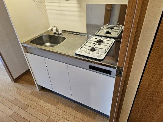 キッチン　写真は別号室です。現況優先になります。
