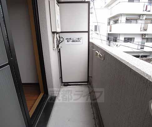 バルコニー　窓から出たベランダです。