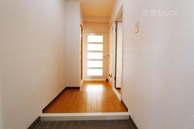 玄関　明るい玄関です。