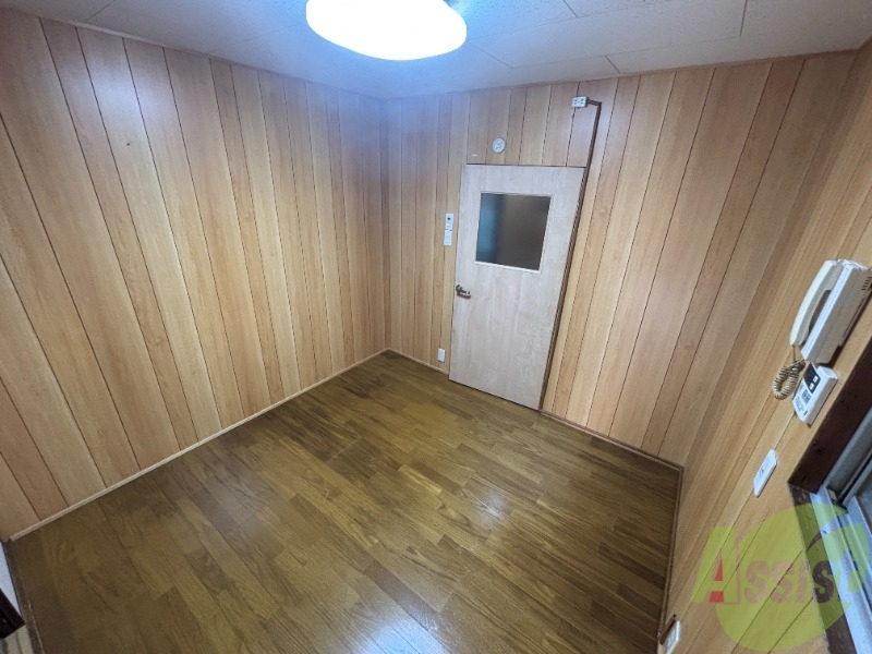 居室・リビング　．