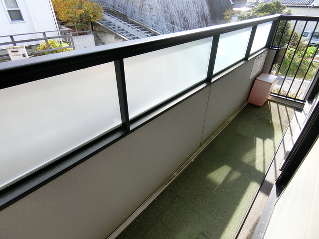 バルコニー　日当たりの良いバルコニー