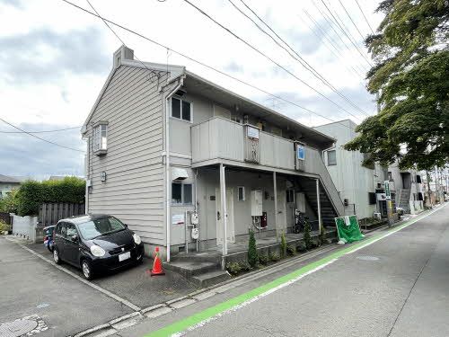 建物外観　建物外観と駐車場