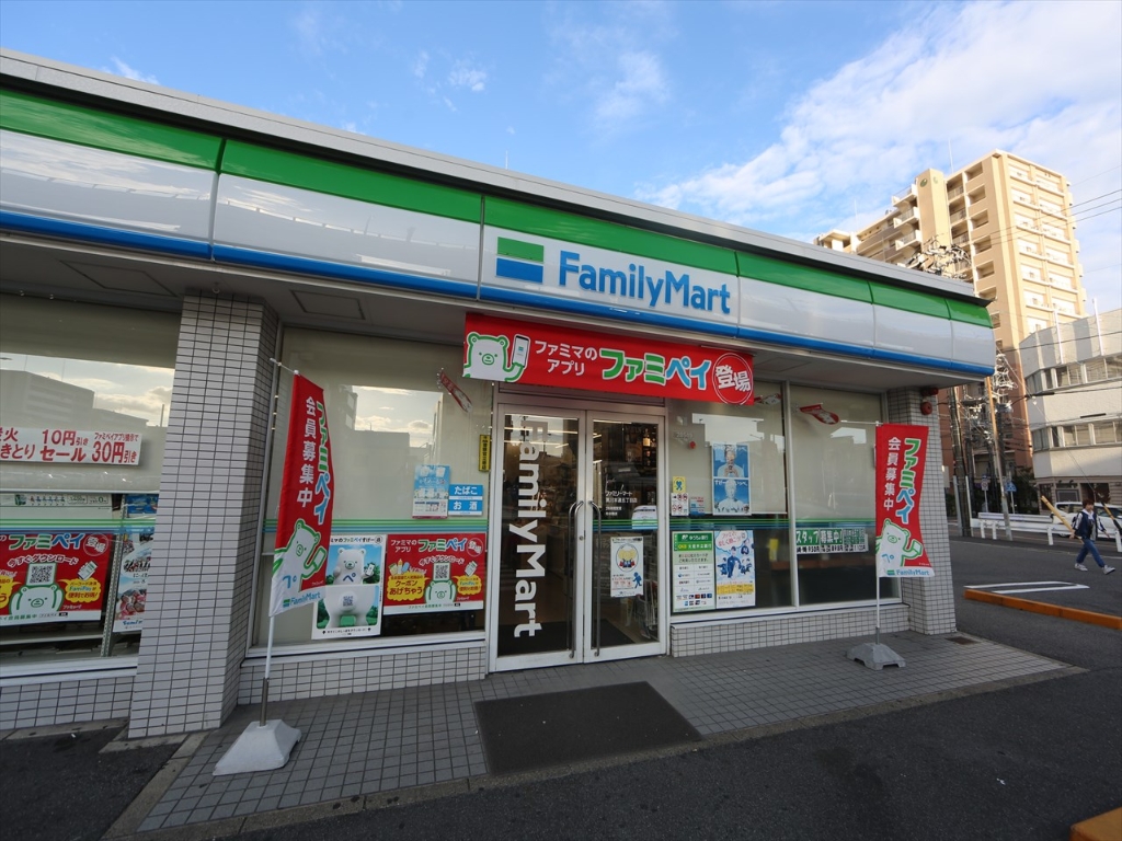 コンビニ　ファミリーマート 黒川本通五丁目店（コンビニ）（コンビニ）まで86m