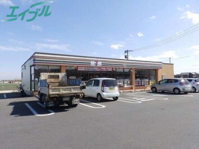 コンビニ　セブンイレブン四日市生桑町店（コンビニ）まで781m