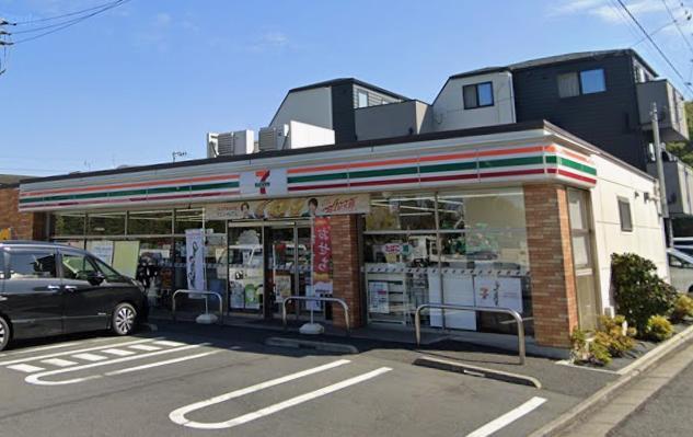 コンビニ　セブンイレブン（コンビニ）まで200m