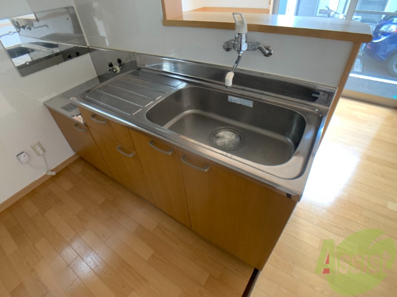 キッチン　キッチンにはコンロを設置して使用してください。