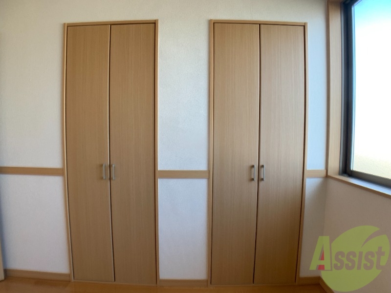 収納　収納はこちらのクローゼットをお使いください。