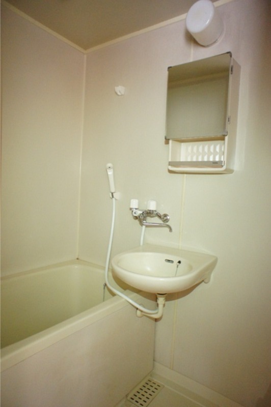 バス・シャワールーム　図面と現状に相違がある場合には現状を優先