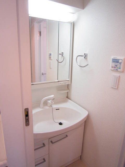 洗面設備　写真は同タイプ住居です。