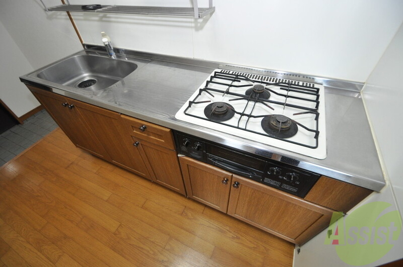 キッチン　システムキッチンなので広々使えて、お料理もはかどります。