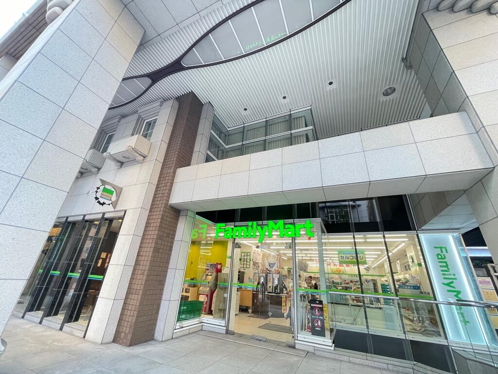 コンビニ　ファミリーマート三宮京町店（コンビニ）まで297m