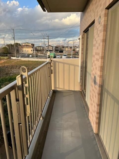 バルコニー　日差しが差し込むバルコニー