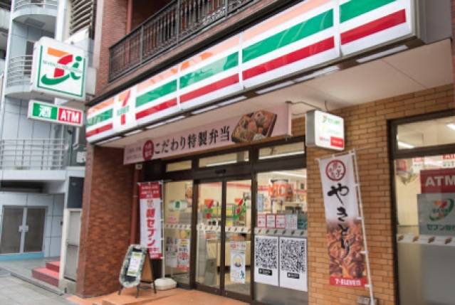 コンビニ　セブンイレブン台東蔵前3丁目店（コンビニ）まで242m