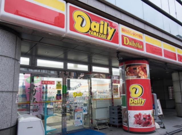 コンビニ　デイリーヤマザキ台東蔵前駅前店（コンビニ）まで280m