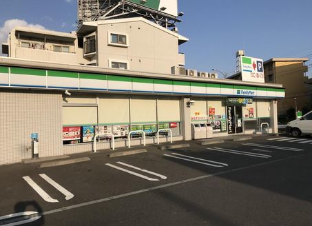 コンビニ　ファミリーマート川崎鷺沼店（コンビニ）まで195m