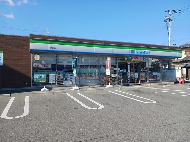 コンビニ　ファミリーマート様（コンビニ）まで270m