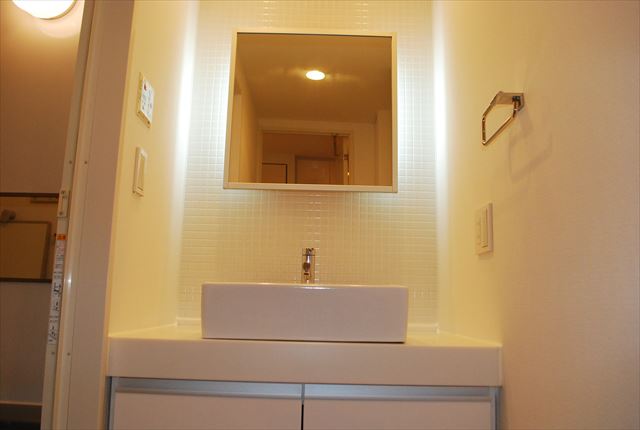 洗面設備　別部屋写真参照