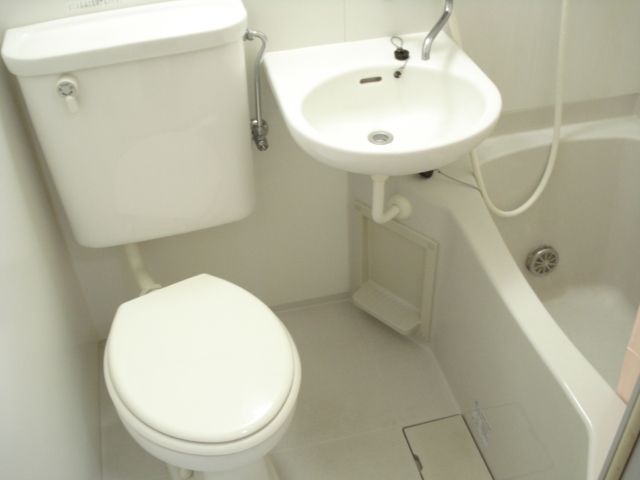 バス・シャワールーム　追い焚き付きのユニットバスです。