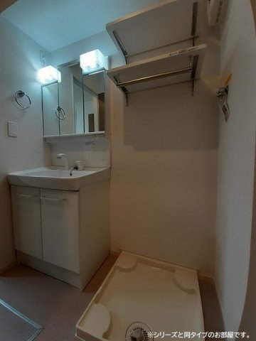 洗面設備　スペースが確保できる洗面所です