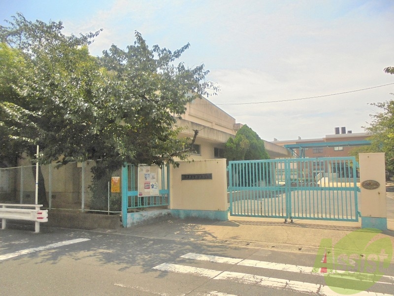 小学校　摂津小学校（小学校）まで617m