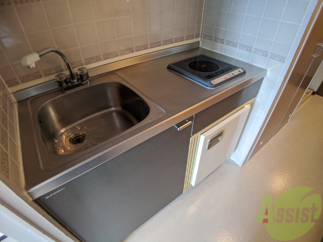 キッチン　ＩＨコンロが設置されています。入居後すぐに使えますね。