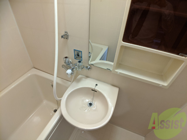 洗面設備　洗面台は浴室にあります。掃除がしやすそうですね。