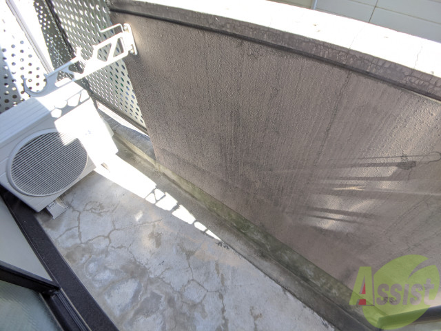 バルコニー　バルコニーは南向きです。暖かい日差しが望めそうですね。