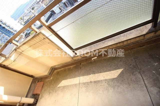 バルコニー　暖かな日差しのふりそそぐバルコニー